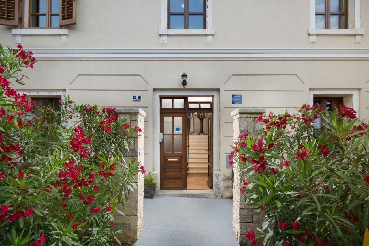 Apartments Bonaparte Πόρετς Εξωτερικό φωτογραφία